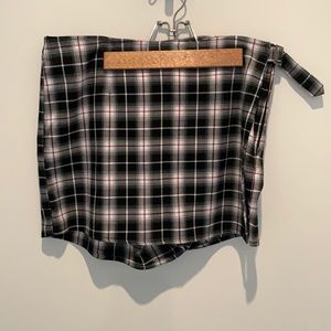 Hot Topic size medium plaid skort